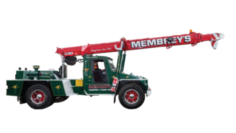 A green and red tow truck with an extended crane arm labeled "MEMBREYS" on the side, shown from a side view.